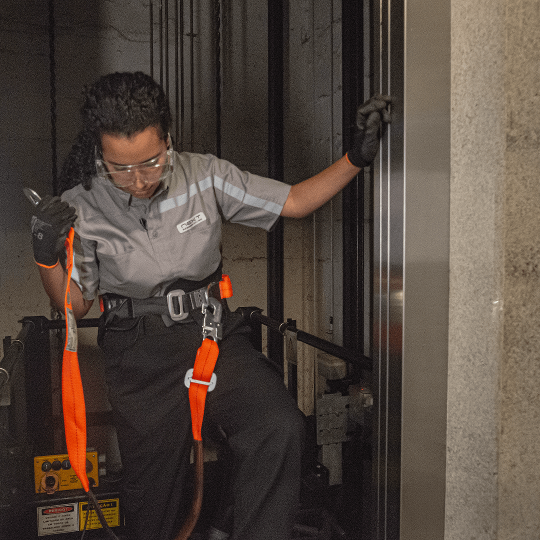manutenção de elevador
